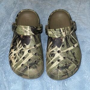 Crocs kids camo clogs